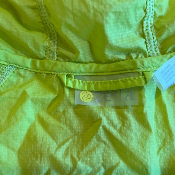 Zella Fresh Air Hooded Light Weight Nylon Jacket, Green Blaze, Medium - Picture 7 of 7